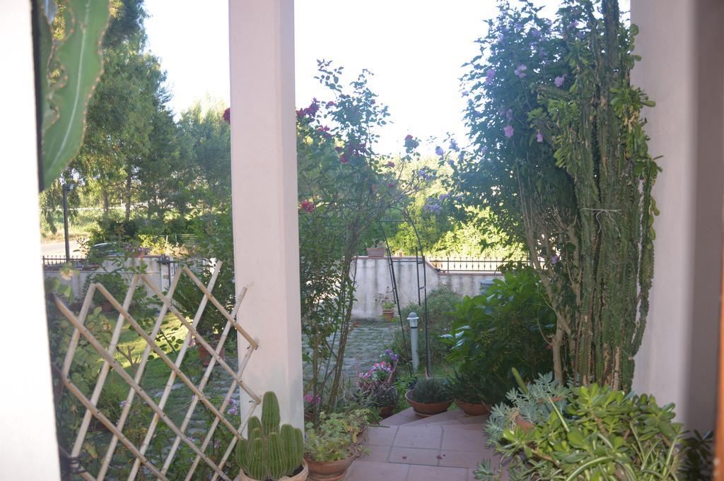 B&B Fra E Fe Arborea Exterior photo