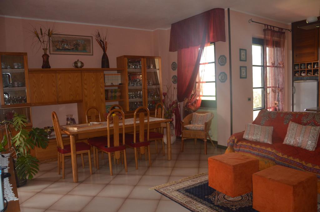 B&B Fra E Fe Arborea Exterior photo