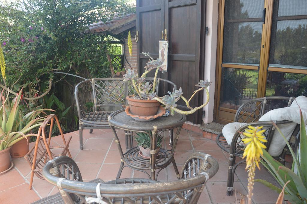 B&B Fra E Fe Arborea Exterior photo